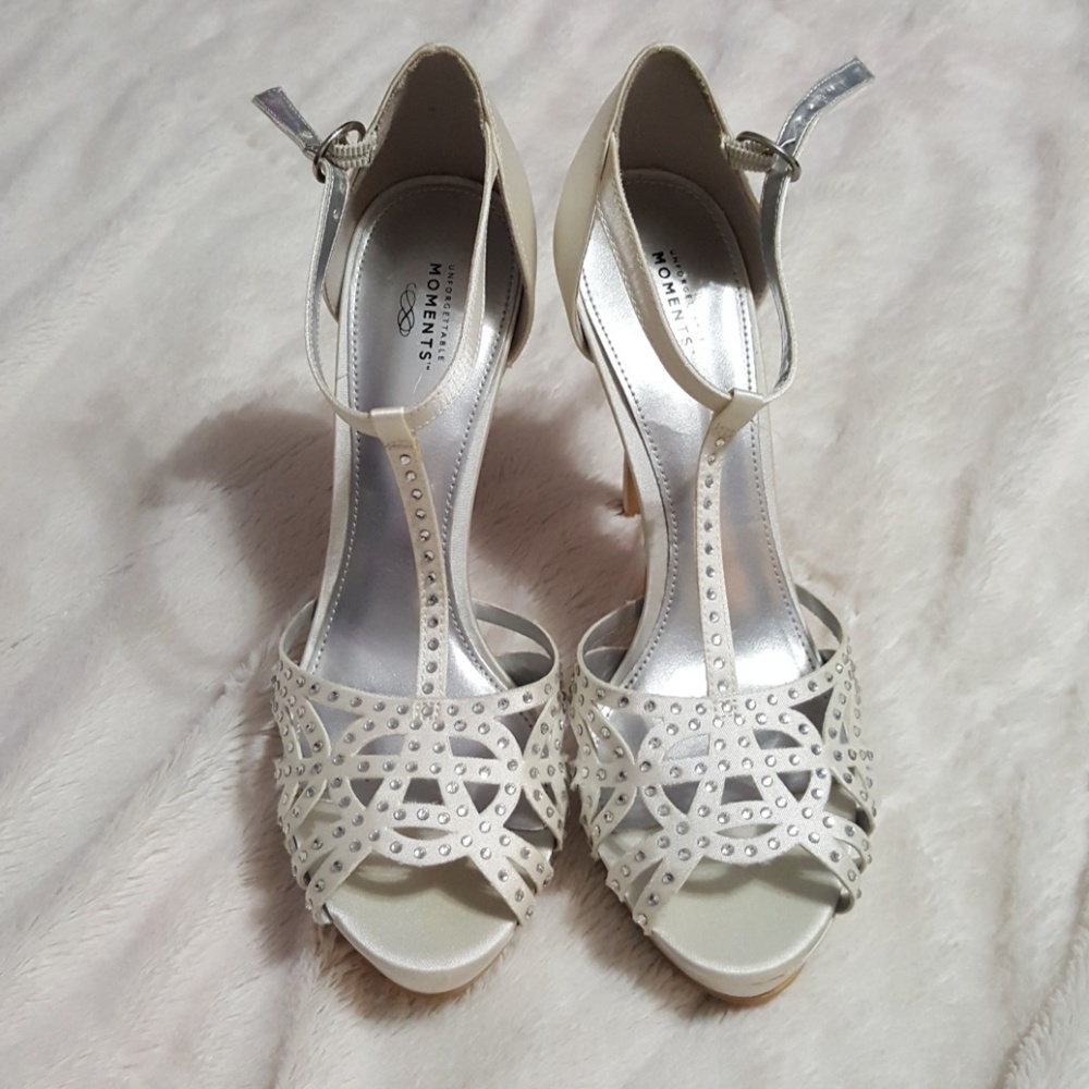 Unforgettable Moments Pumps