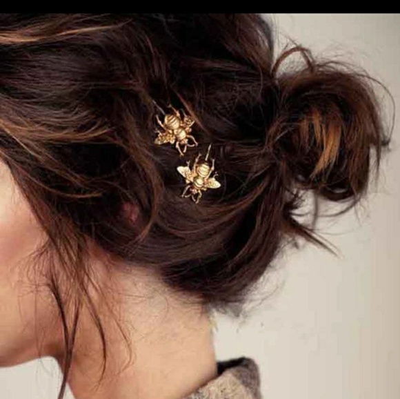TWO gold bumble BEE hair clips barette Bobby pin🐝 - Picture 1 of 3