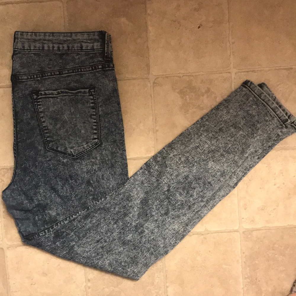 Acid washed skinny jeans