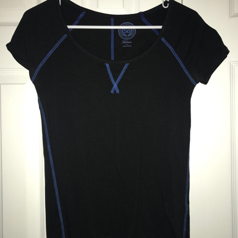 Black tshirt with royal stitching