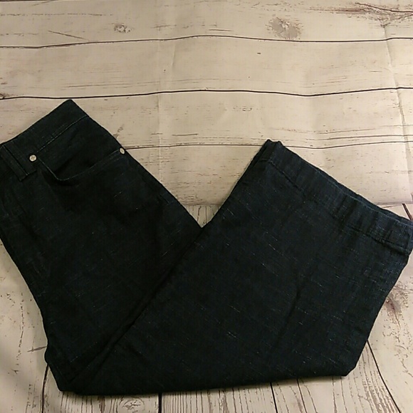 7 for All Mankind Dark wash Capris sz 6 - Picture 7 of 7