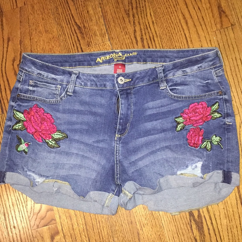 Jean shorts with flowers