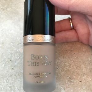Too Faced Born this way Foundation - price firm!