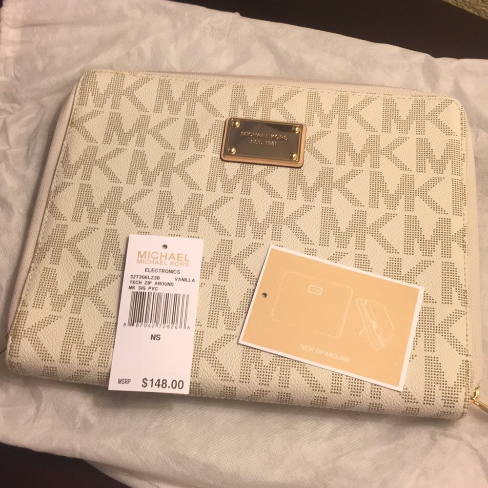 Michael Kors Tech Zip Around - NWT