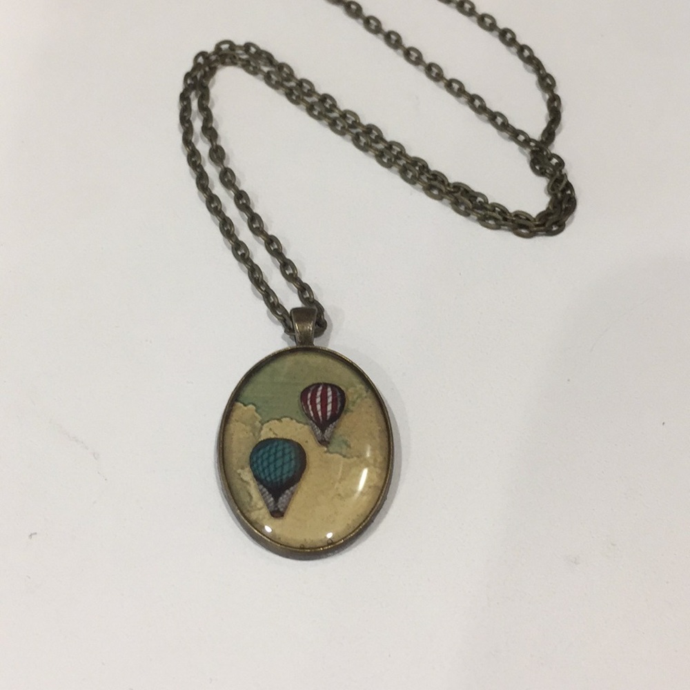 🏳️‍🌈💜Vintage” look Hot air Balloon Necklace