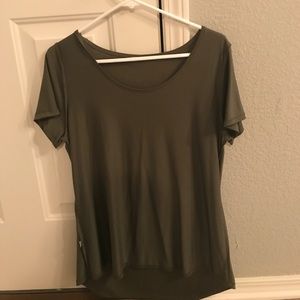 LulaRoe Medium Classic Tee