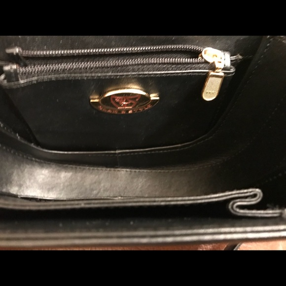 Patent stingray handbag - Picture 4 of 7