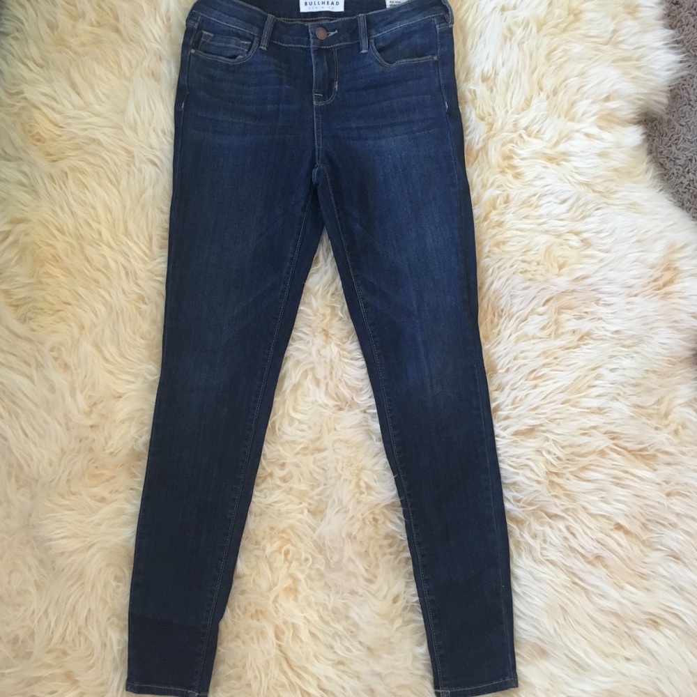 Bullhead Denim Mid Rise Skinny Jean