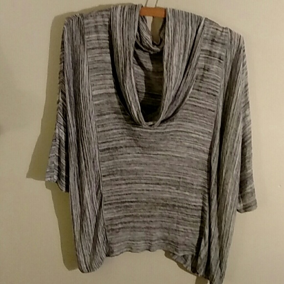 🌺Super comfy top - Picture 2 of 2