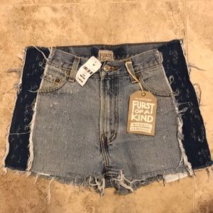 LF Levi distressed highwaisted denim shorts