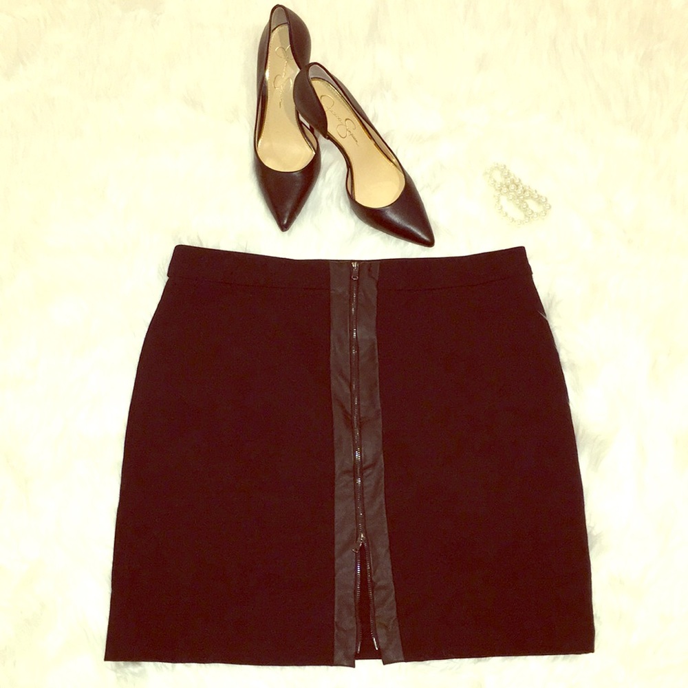 🖤Ann Taylor Faux leather zip Skirt🖤