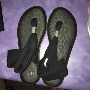 NWOT Sanuk sandals