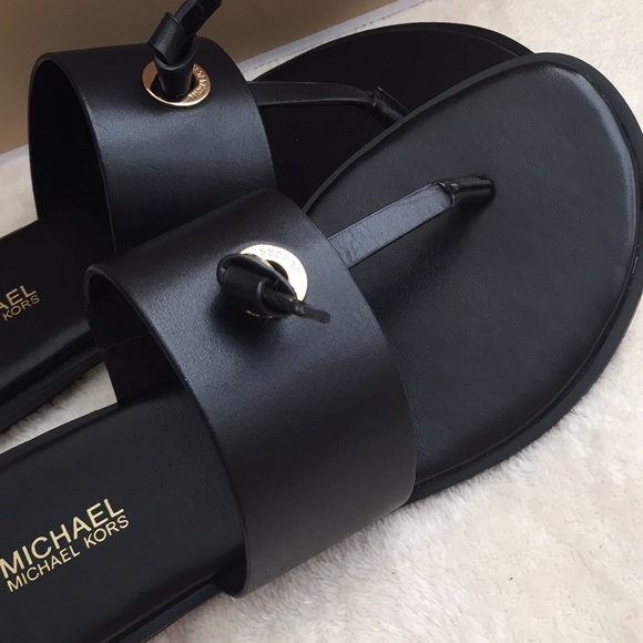 Authentic✅Michael Kors Thong Sandal - Picture 2 of 6