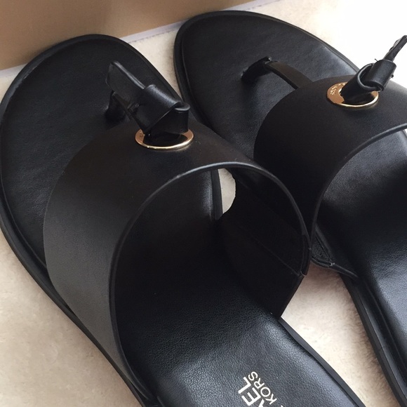 Authentic✅Michael Kors Thong Sandal - Picture 4 of 6