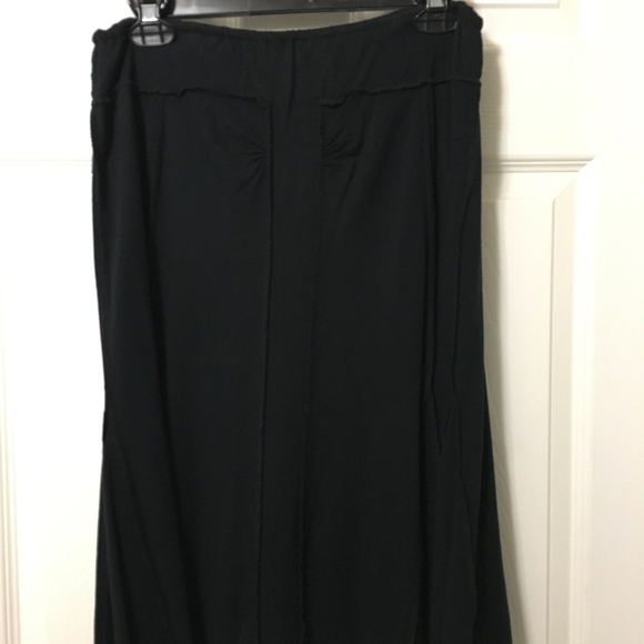 Plenty | Black fit and flare skirt - Picture 2 of 3