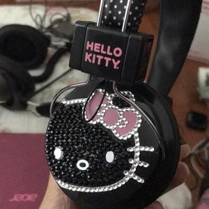 Hello Kitty headphones 💓