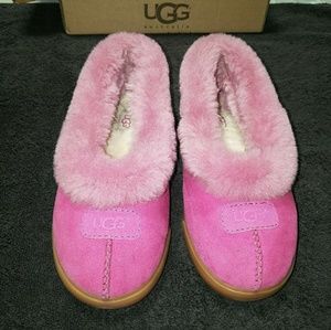Uggs Slip On Booties / Slippers