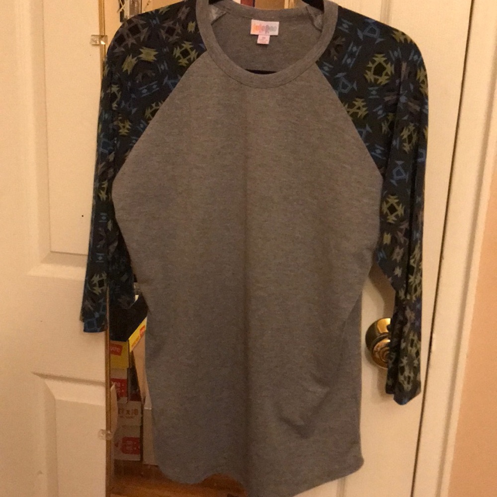 LulaRoe Randy T - Picture 1 of 3
