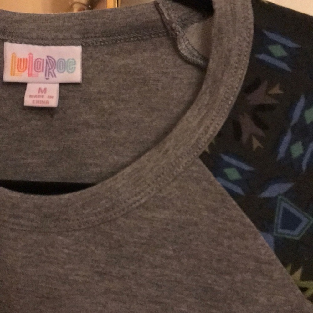 LulaRoe Randy T - Picture 2 of 3
