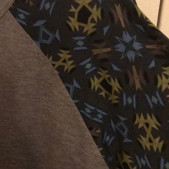 LulaRoe Randy T - Picture 3 of 3