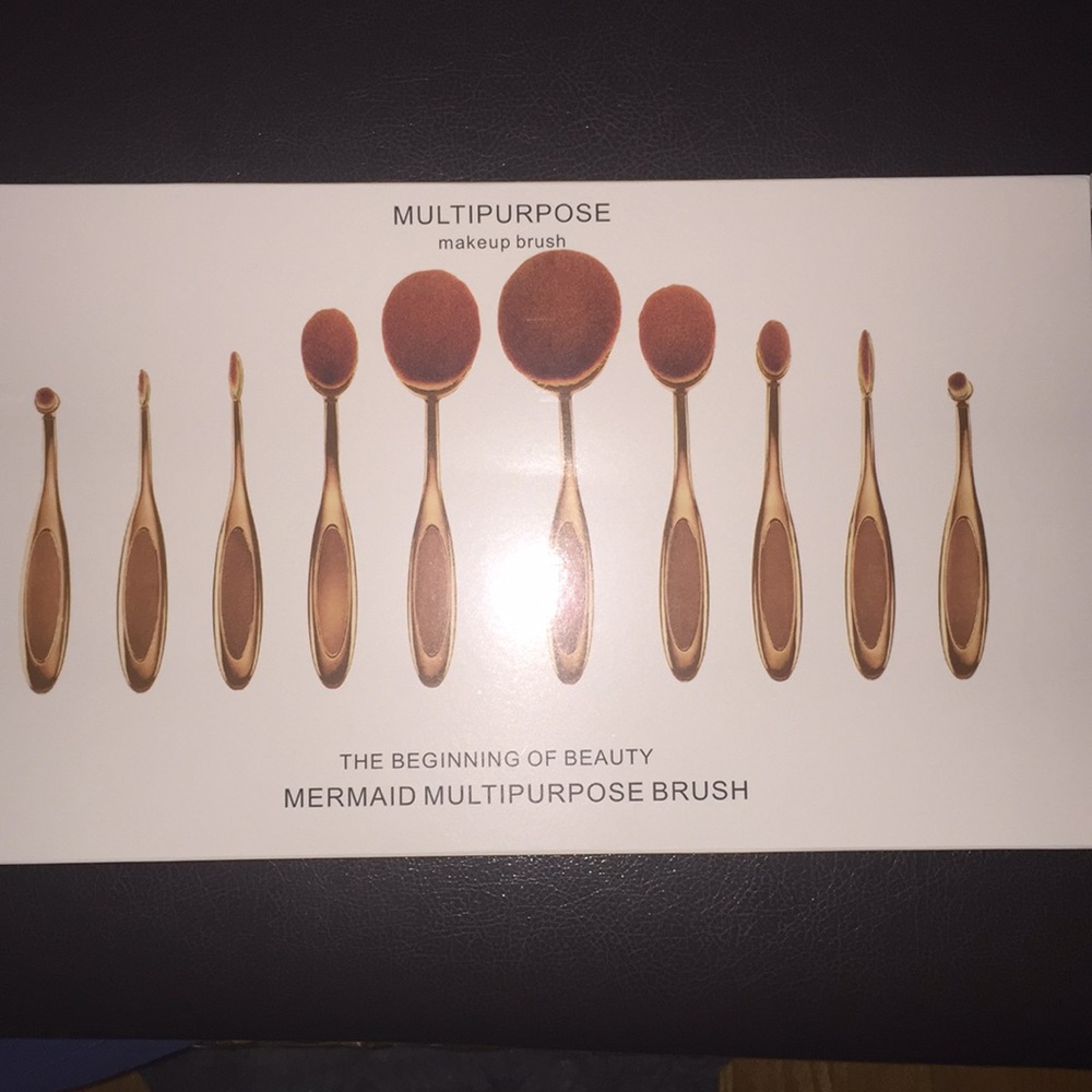 Oval Makeup Brush Set
