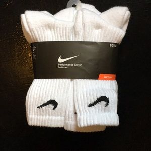 Boys white Nike socks 5Y-7Y