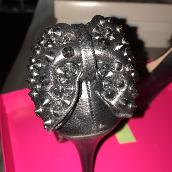 Pumps - Picture 2 of 3