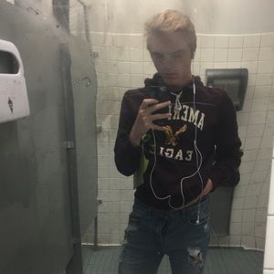 Meet your Posher, Dustin