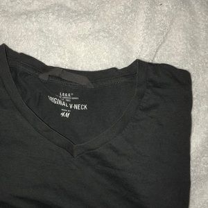 H&M grey v neck tee