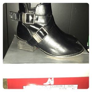 BLACK BUCKLED BOOTIES