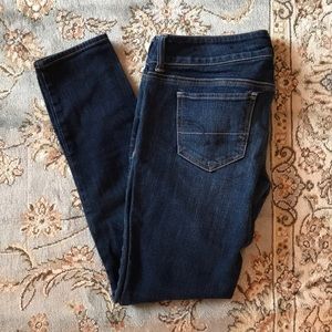 American Eagle size 6 dark wash skinny jeans