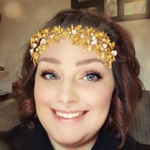 Meet your Posher, Ena