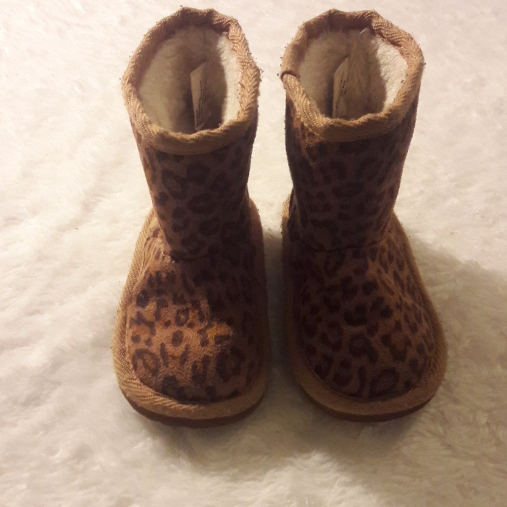 Leopard print winter boots for toddler