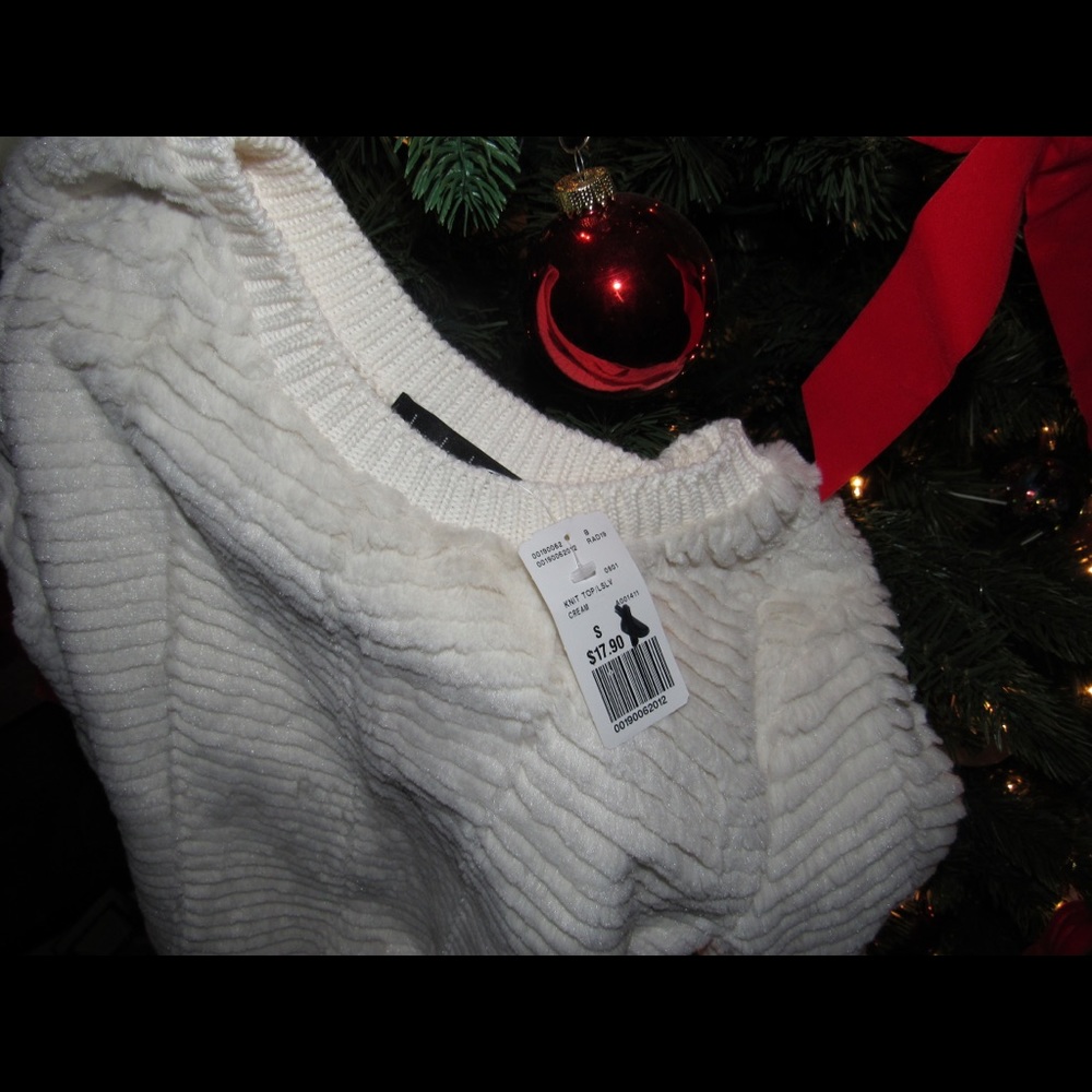 Fuzzy sweater - Picture 2 of 4