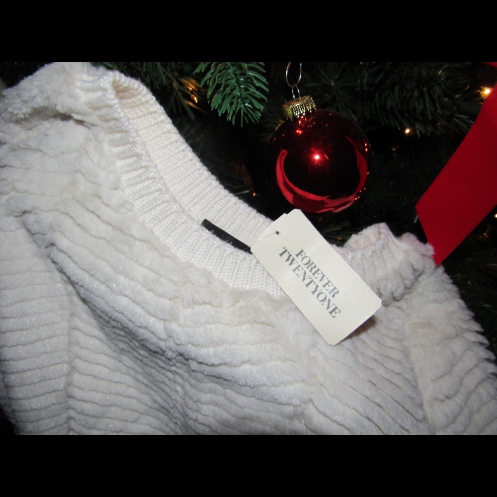 Fuzzy sweater - Picture 4 of 4