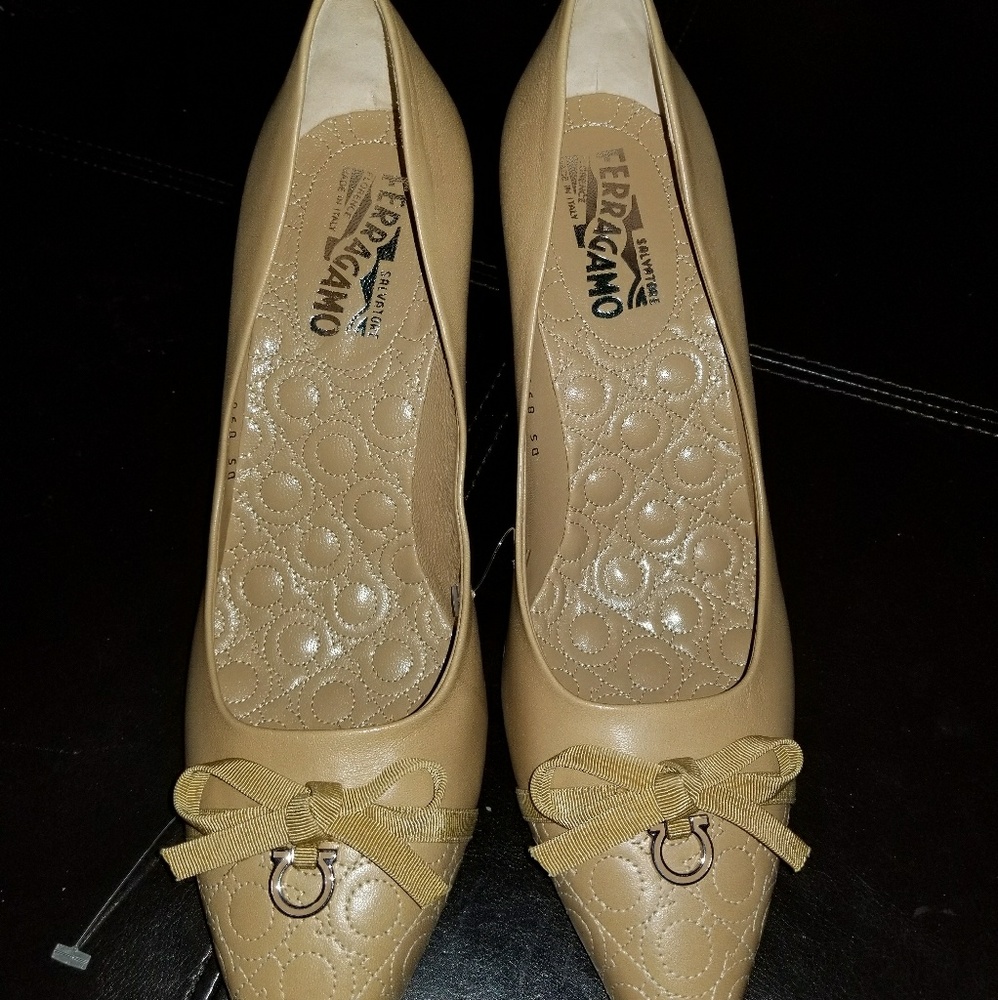 Salvatore Ferrogamo Bow Pumps