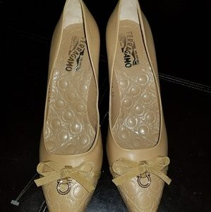 Salvatore Ferrogamo Bow Pumps