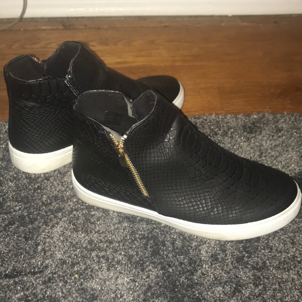 Steve Madden black snake print sneakers