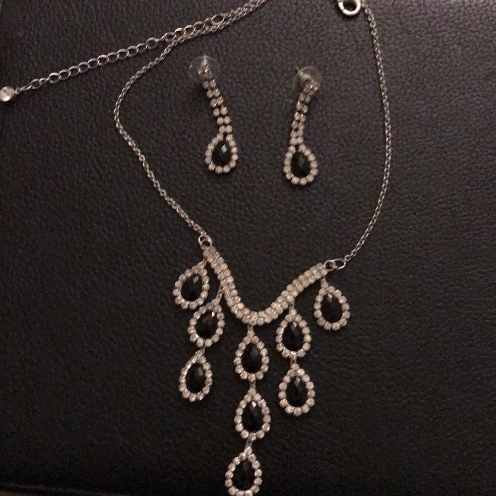 Earring and necklace set
