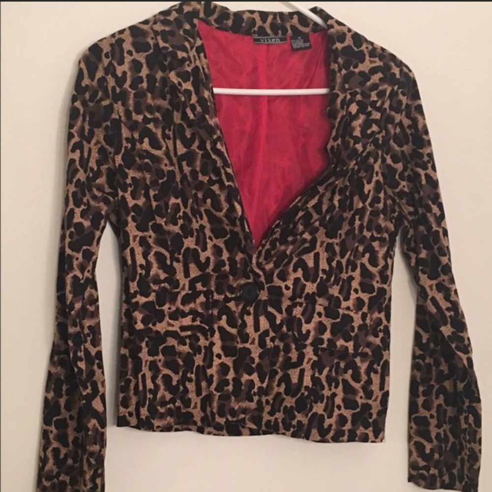 Leopard print cute & fun blazer!