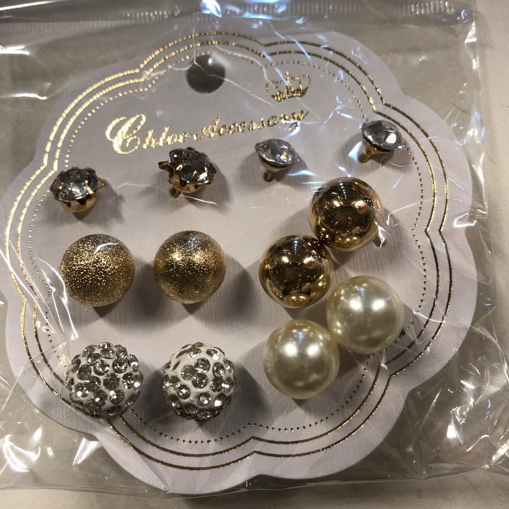 6 Pair of Dazzling Earrings👑