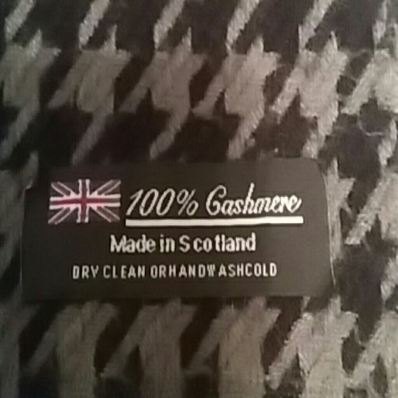 Scarf - Picture 3 of 4