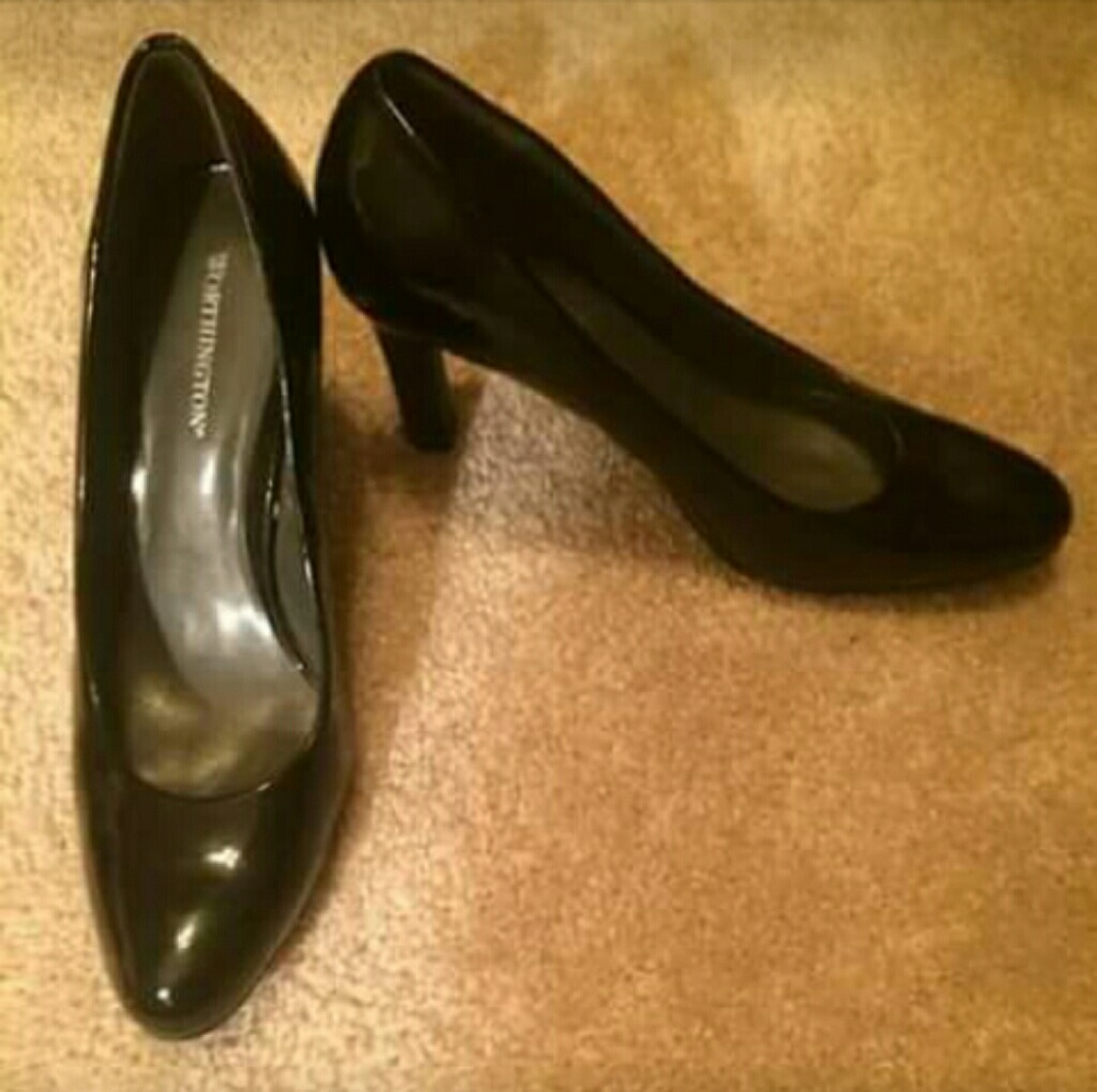 Black Pumps