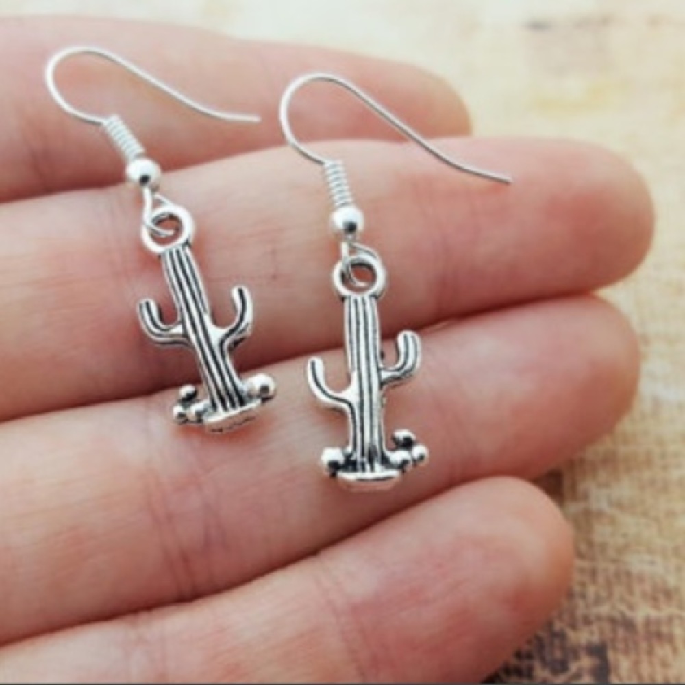 Saguaro earrings 🌵