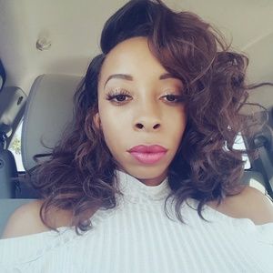 Meet your Posher, Celeste