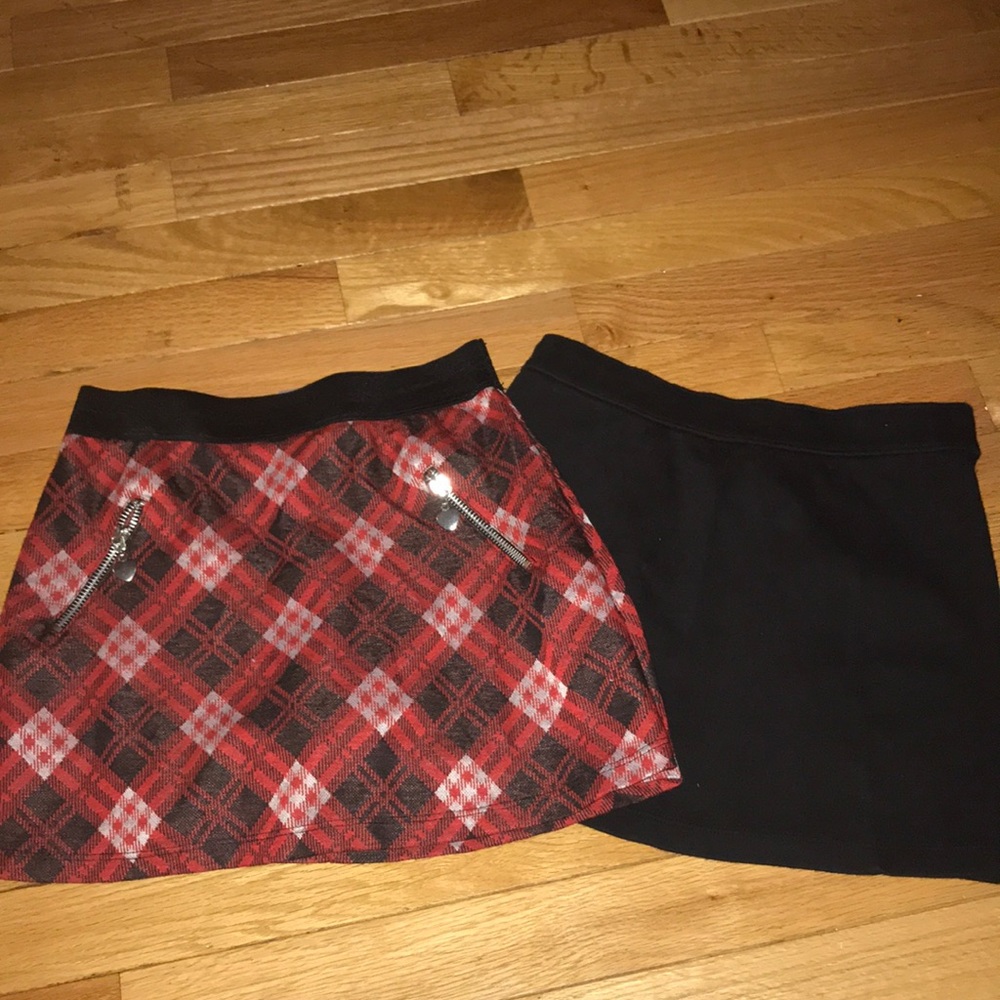 2 Girl skirts😍
