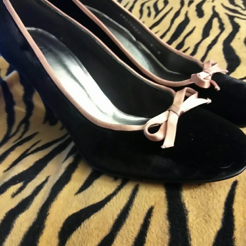 Stuart Weitzman

Pumps