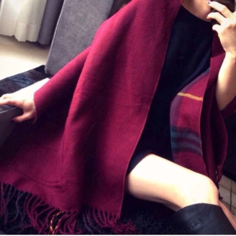 ⭐️double sided fringe scarf w/pocket