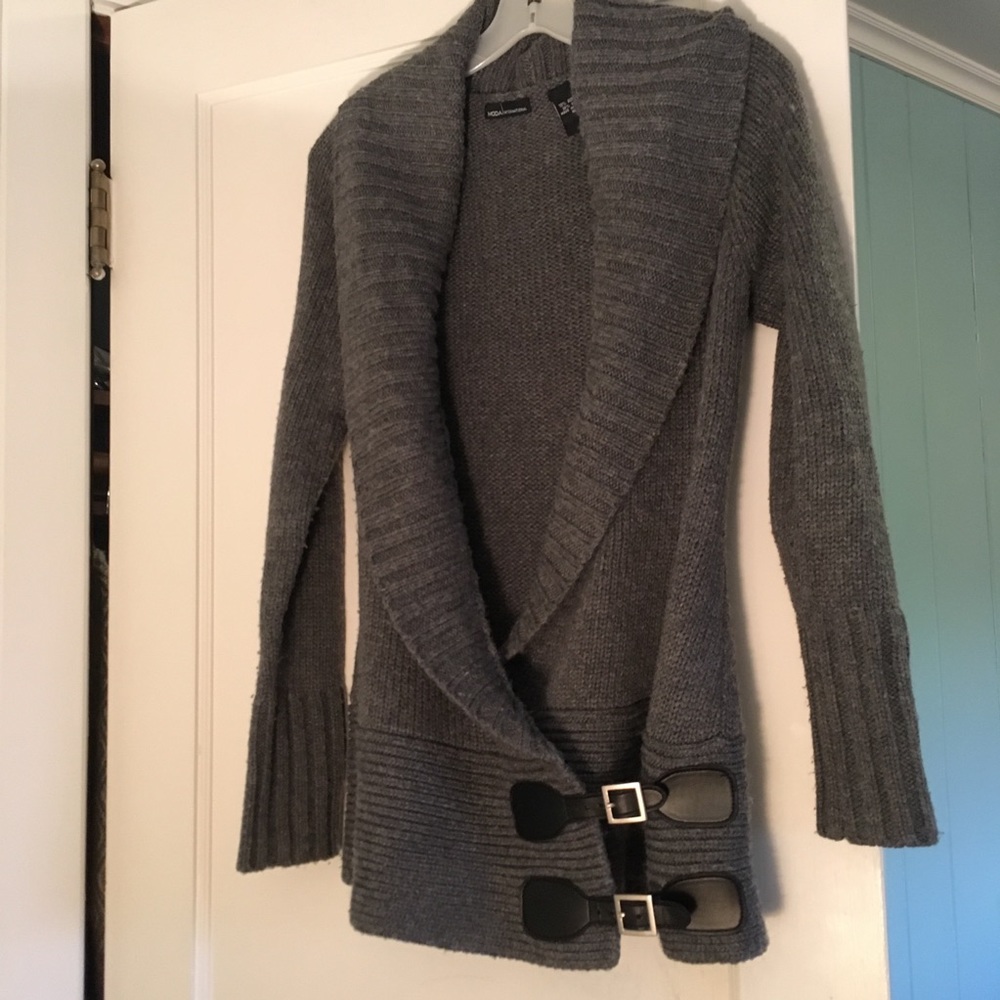 Moda International gray buckle cardigan, S
