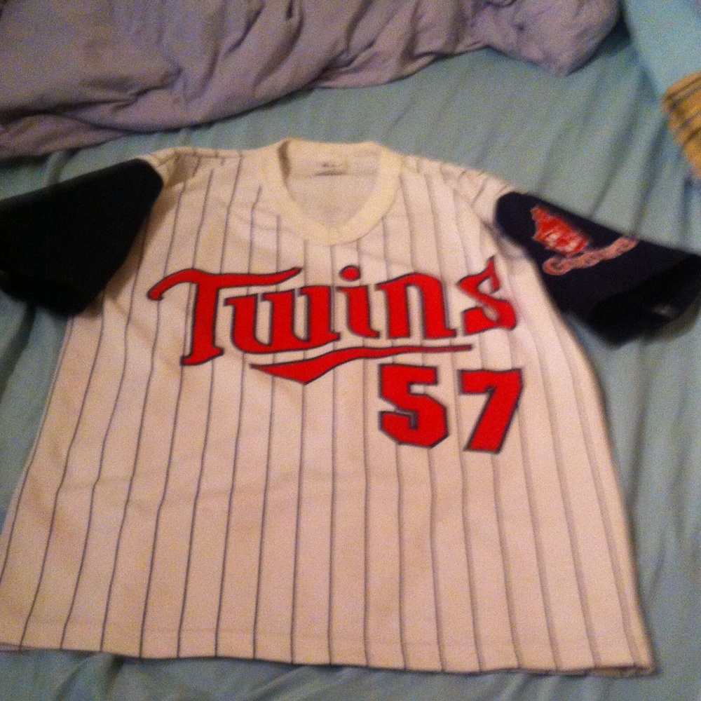 Kids Twins jersey in size: 18/20 and #57 Santana